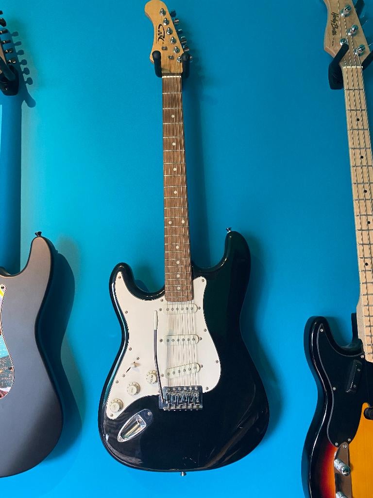 Elektrische gitaar merk: cool vraagprijs 60 euro, Muziek en Instrumenten, Snaarinstrumenten | Gitaren | Elektrisch, Ophalen, Gebruikt
