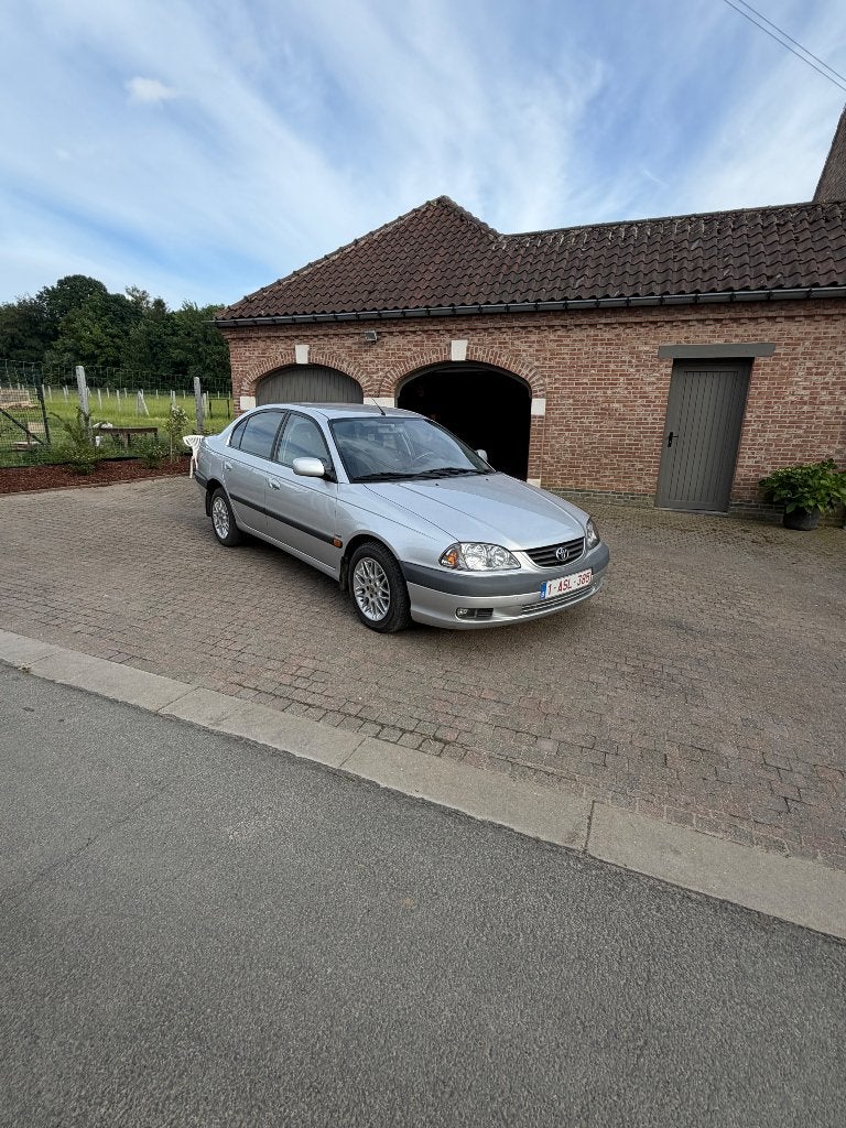 magnifique ToyotaAvensis 1.8i 170dkm automatique roue dhiver, Autos, Argent ou Gris, Achat, Avensis, 4 portes
