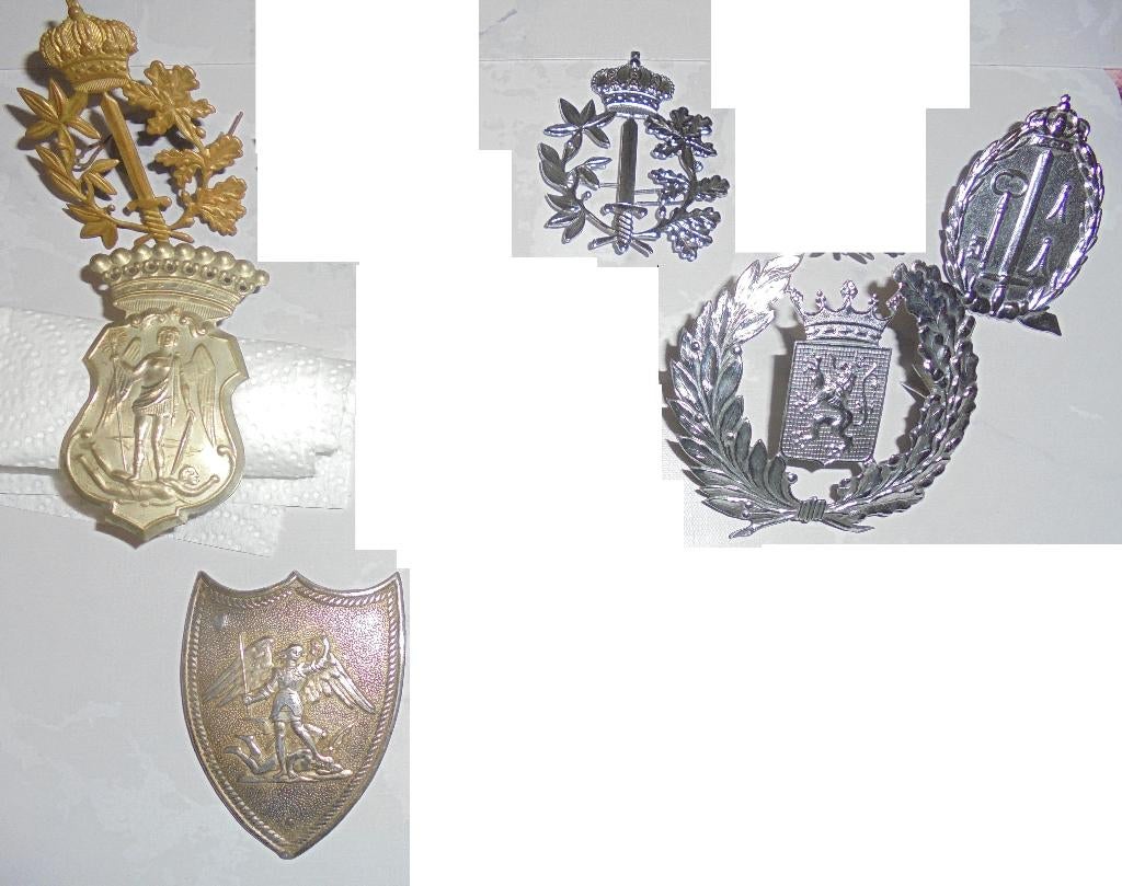 lot politiekentekens voor kepie of helm(metaal en brodé), Ophalen of Verzenden, Overige soorten, Embleem of Badge