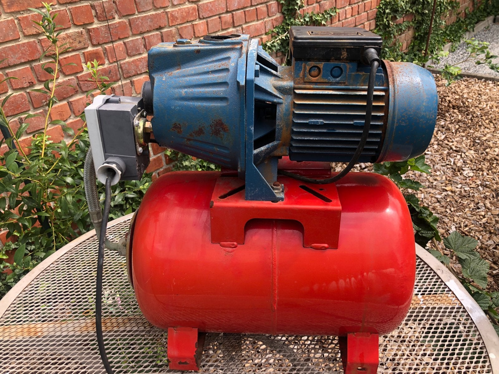 Hydrofoorpomp 24L, Ophalen, Gebruikt, Elektrisch, Hydrofoorpomp