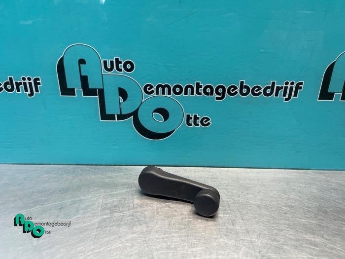 Manivelle de vitre d'un Volkswagen Caddy (Caddy 04-), Volkswagen, -, 3 mois de garantie, Utilisé