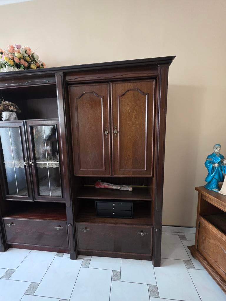 Vinted kast, Ophalen