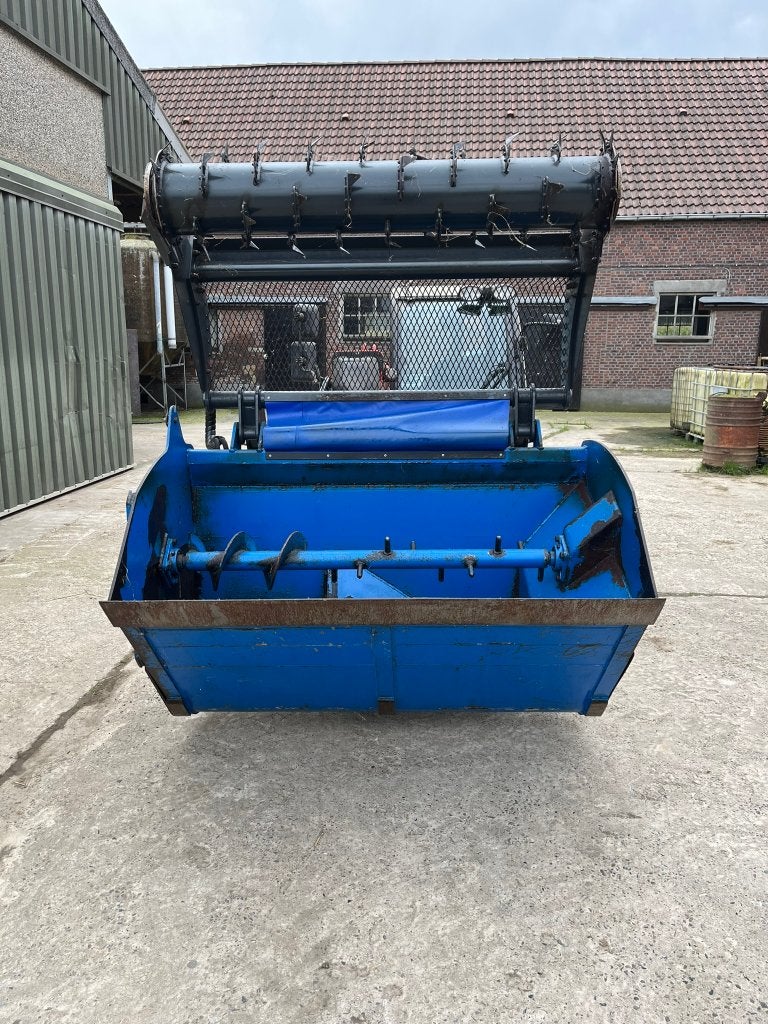 Voerderdoseerbak Robert, Enlèvement, Élevage, Technique d'alimentation