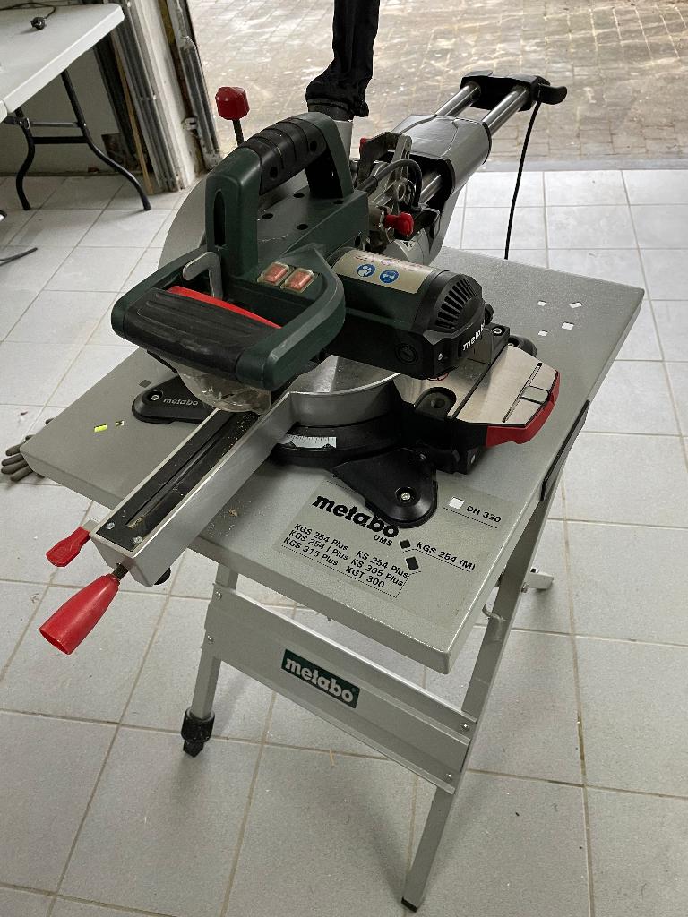 Zaagtafel Metabo, Doe-het-zelf en Bouw, Ophalen, 70 mm of meer, Zo goed als nieuw, Afkortzaag
