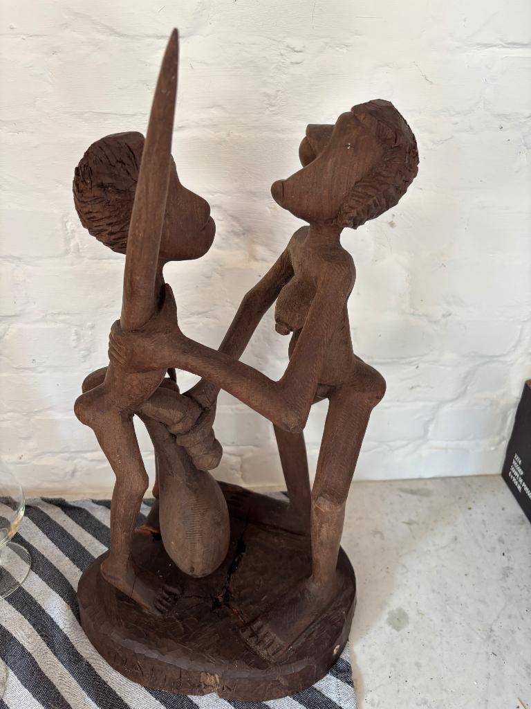 Statue africaine spéciale, Enlèvement