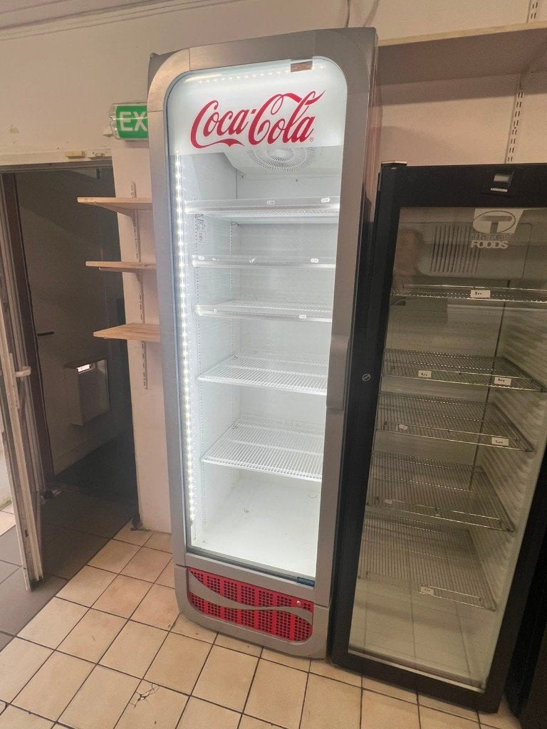 Frigo vitrine professionnel Coca-Cola – 2 disponibles, 160 cm ou plus, Sans bac à congélation, Enlèvement, Utilisé