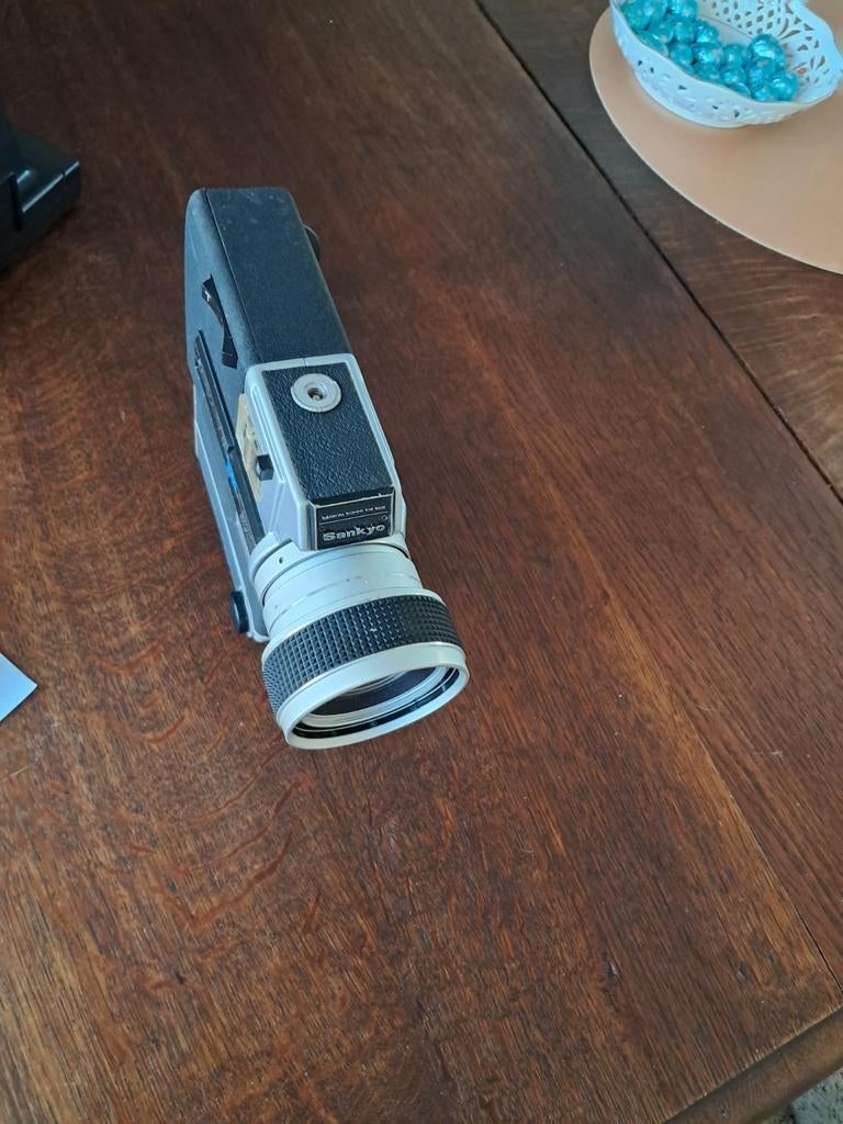 Camera Sankyo Super CM-400, Enlèvement, Caméra