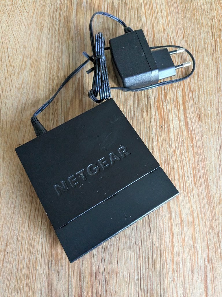 NetGear GS305 gigabit-switch met 5 poorten, Computers en Software, Netwerk switches, Ophalen, Gebruikt