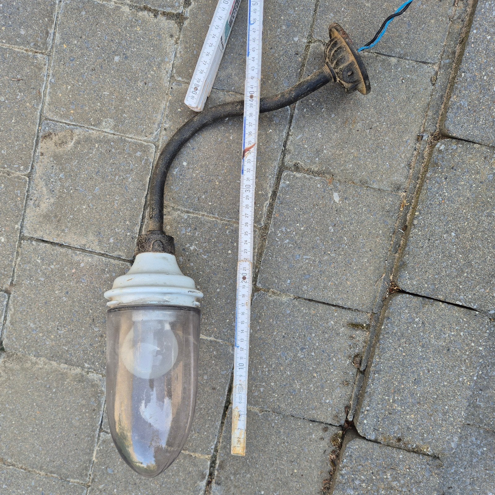 antieke buitenlamp., Ophalen