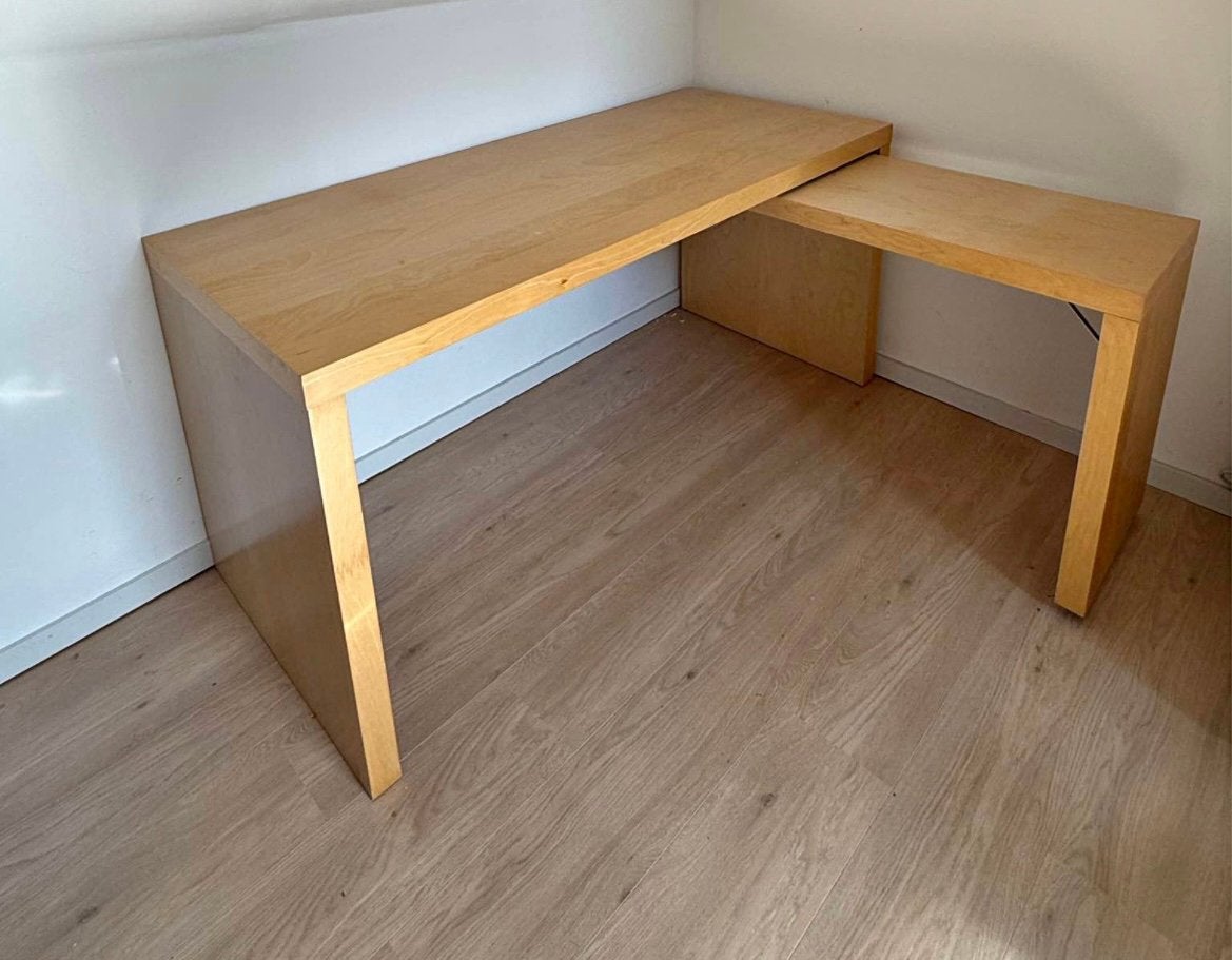 IKEA bureau met ergonomische kruk, Huis en Inrichting, Bureaus, Ophalen, Gebruikt, Spaanplaat of MDF, Hoekbureau