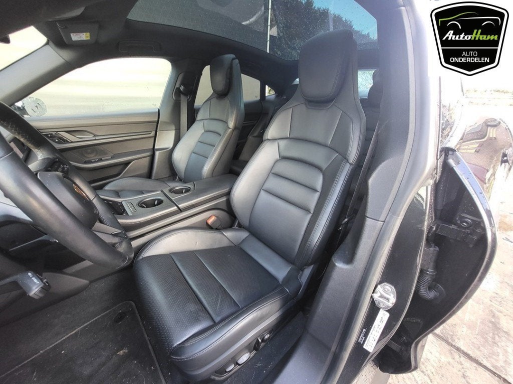 INTERIEUR COMPLET Porsche Taycan (Y1A) (01-2019/12-2023), Porsche Deutschland GmbH, Porscheplatz 1
70435  Stuttgart, DE, Porsche