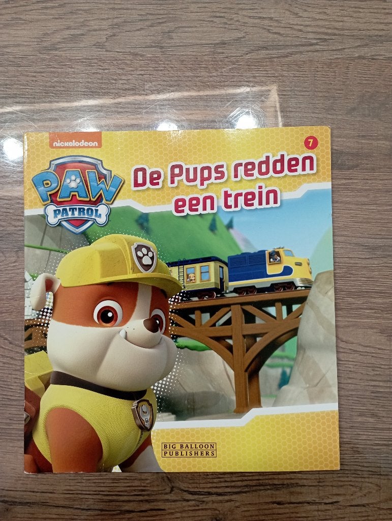 paw patrol 7 de pups redden een trein, Ophalen of Verzenden, Gelezen, 2 tot 3 jaar