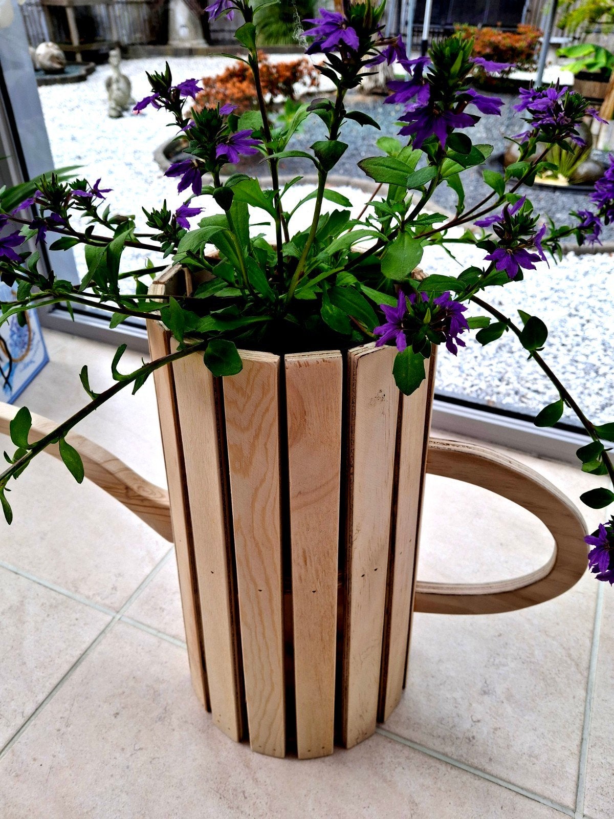 Nieuwe sterke houten plantenbak ( gieter ) nu 40€
Hoogte 43, Tuin en Terras, Ophalen, Nieuw, Binnen