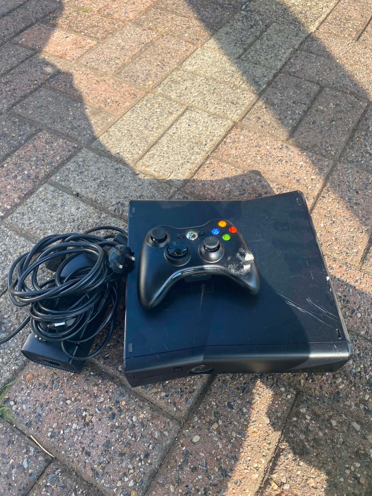Console xbox 360 plus 33 jeux et 21 jeux ps4, 360 E, Avec 1 manette, Enlèvement, Utilisé
