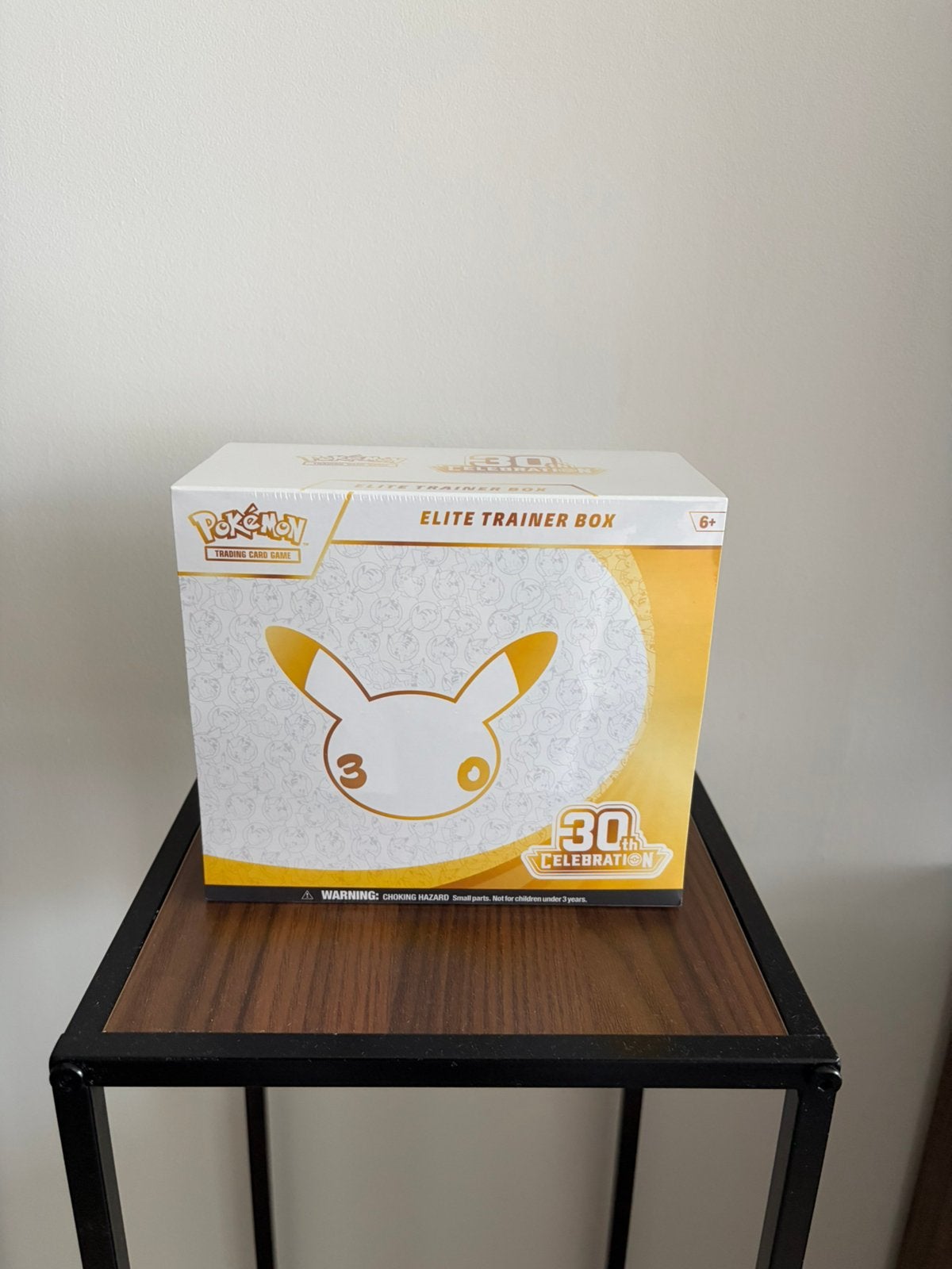 Pokémon 30th celebration etb, Ophalen of Verzenden, Zo goed als nieuw