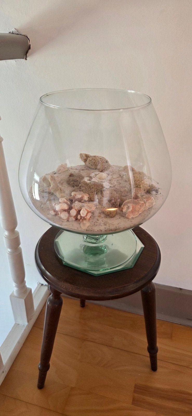 Schelpen op een zandbed + krukje, Ophalen
