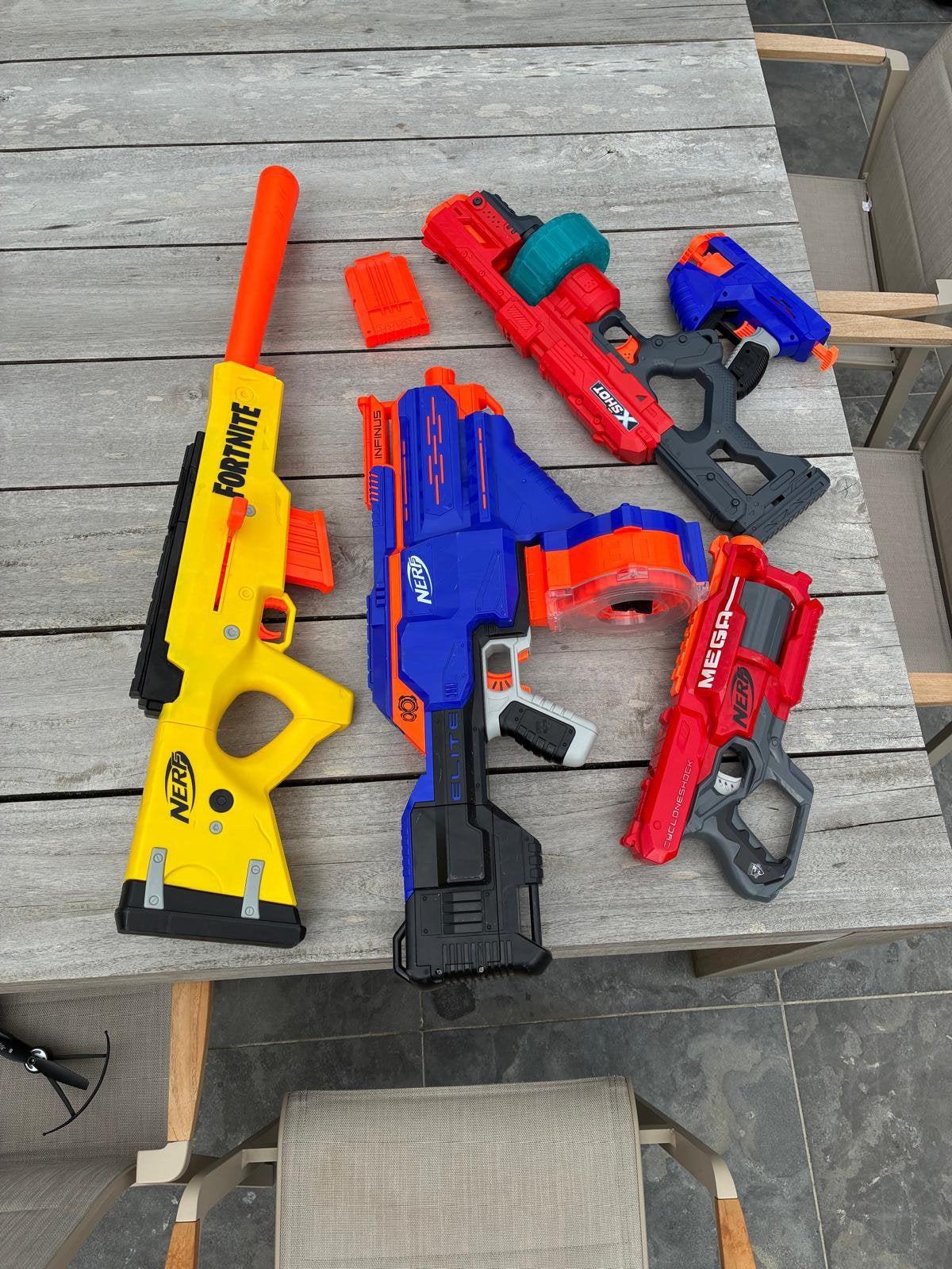 Nerf gun’s. Alles samen, Enfants & Bébés, Jouets | Extérieur | Jeu d'action, Enlèvement, Comme neuf