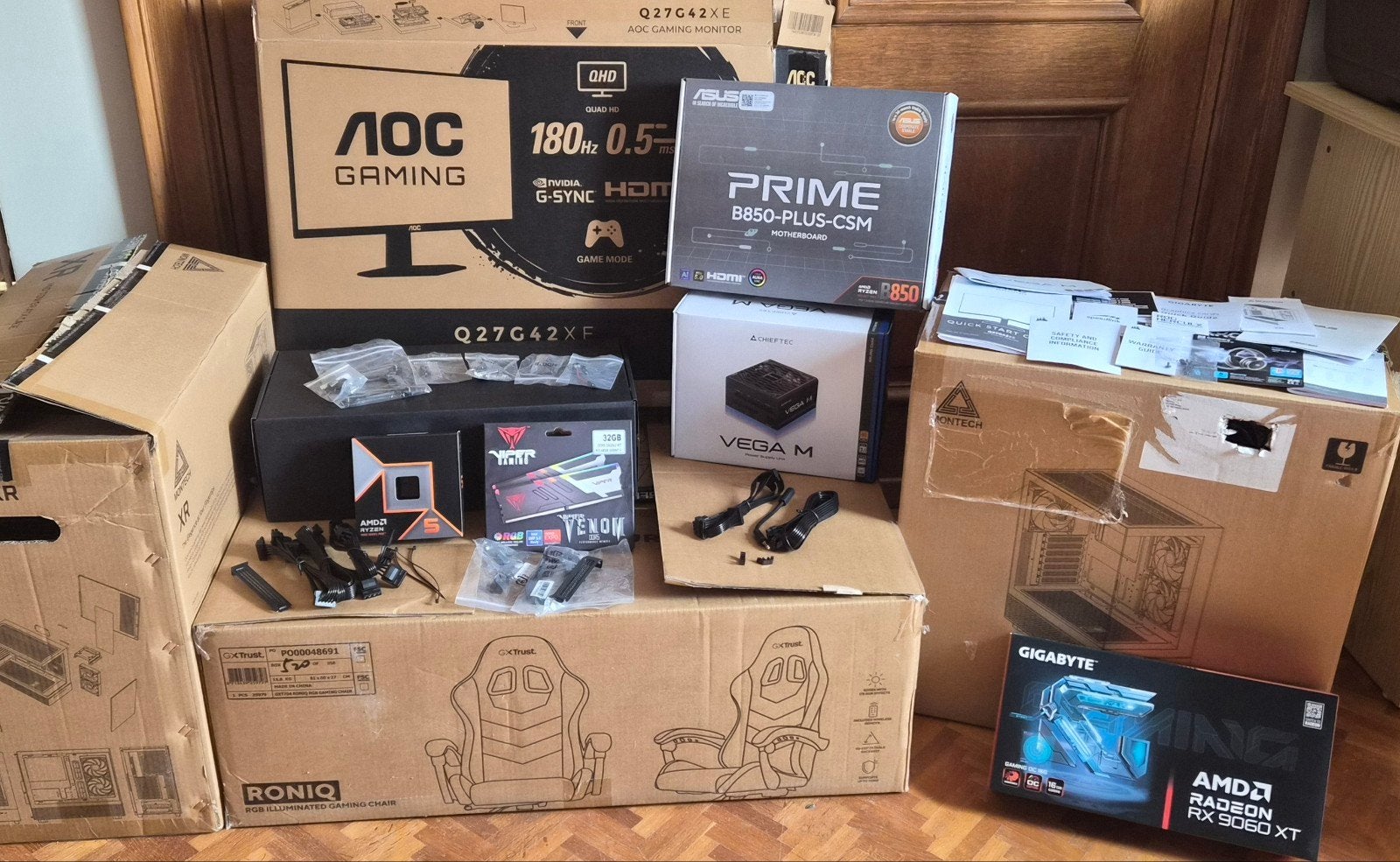complete computer met bureau en stoel, Ophalen, 32 GB, AMD Ryzen 5, Zo goed als nieuw