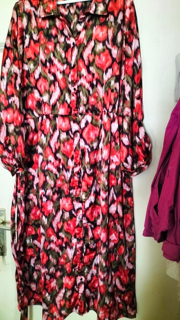 Nougat, zijdezachte langere hemdjurk mt3=46, Kleding | Dames, Jurken, Ophalen of Verzenden