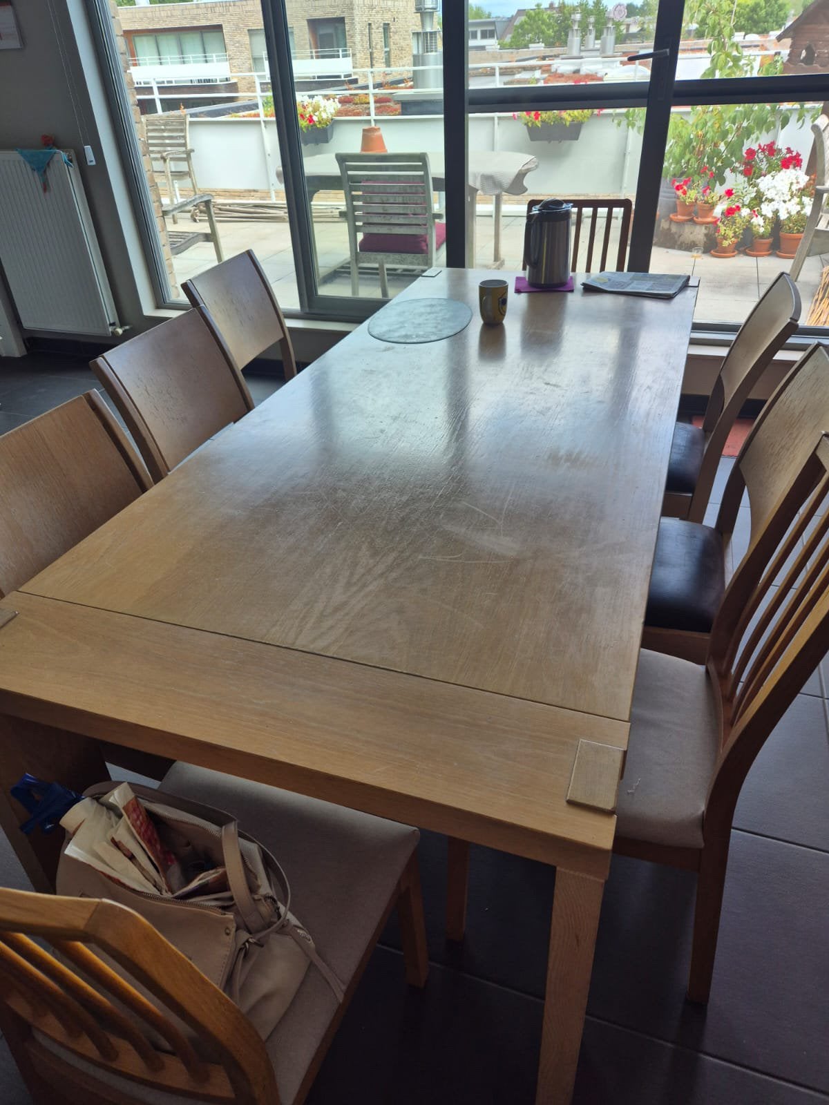 Stevige tafel + 5 stoelen (gratis af te halen!!), Enlèvement, Utilisé