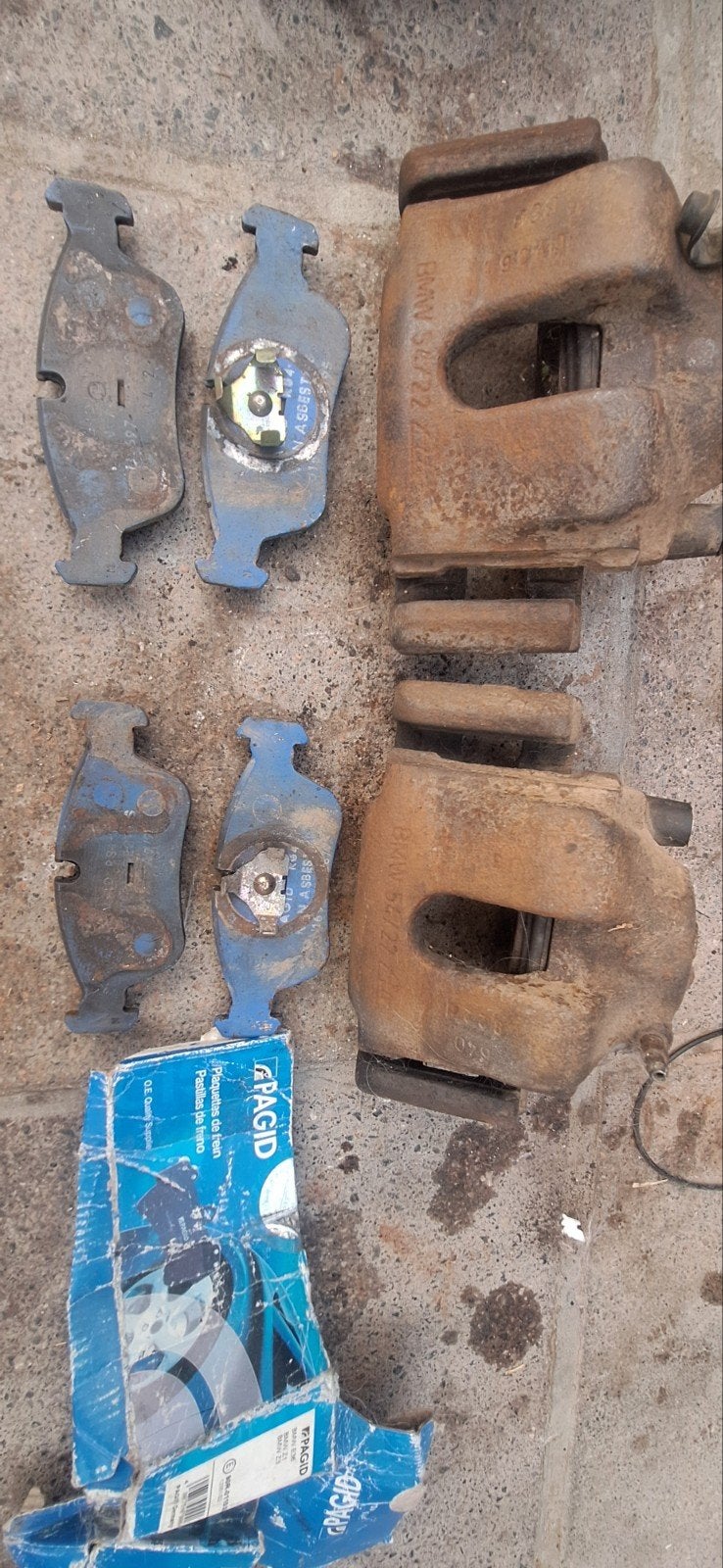 2 étriers freins avants BMW E36 + plaquettes Pagid bleues ., Autos : Pièces & Accessoires, Enlèvement, Utilisé, BMW