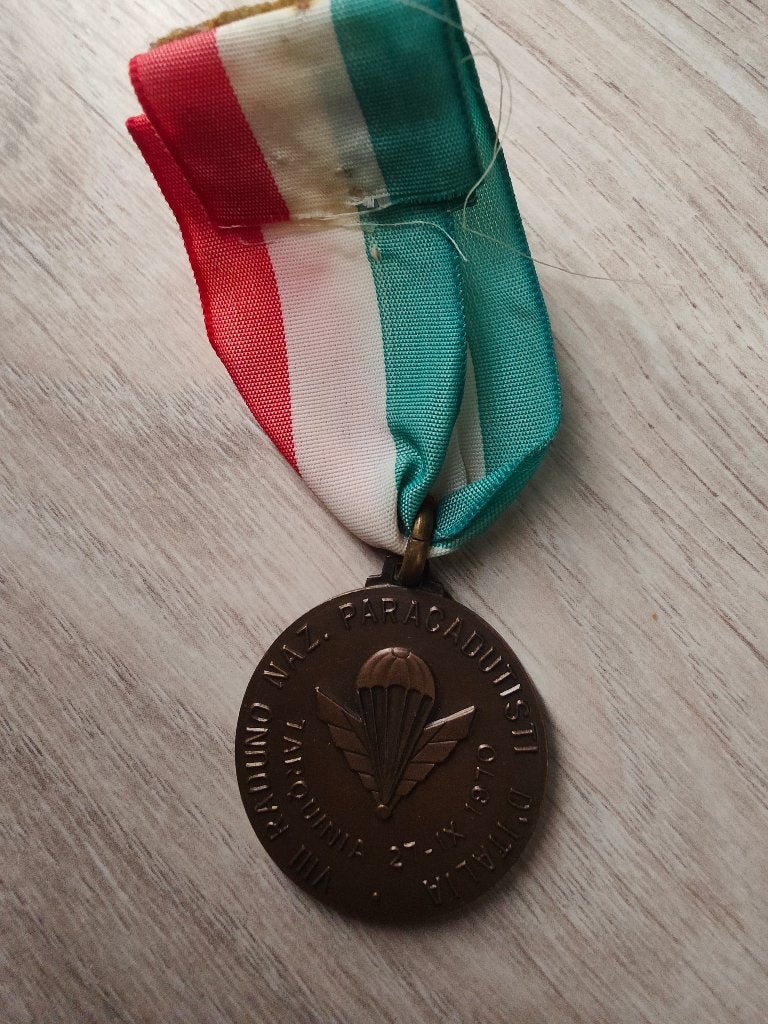 Médaille parachutiste italien, Enlèvement ou Envoi