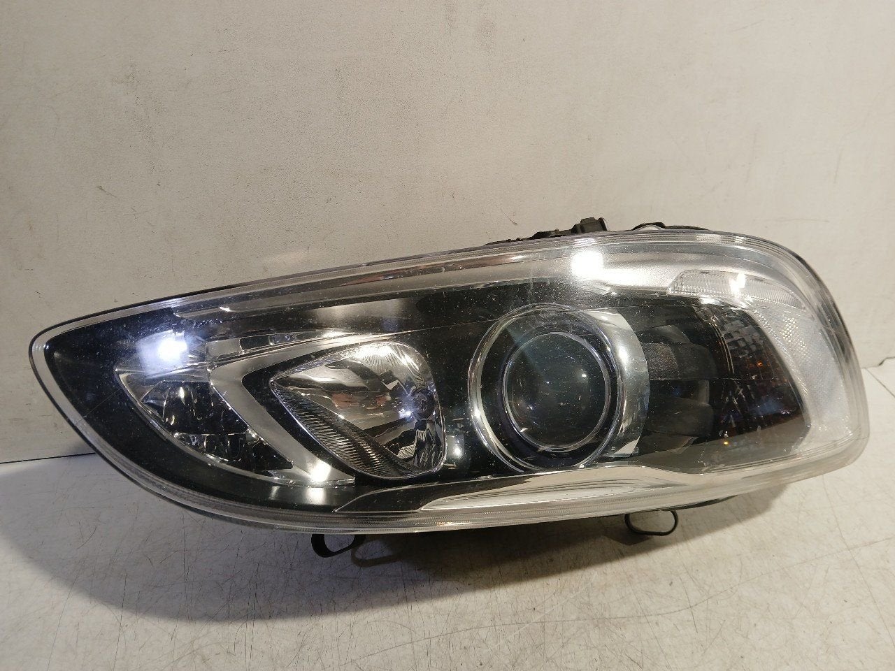 Koplamp rechts Volvo V60, Onderdelen@venauto.nl, Van der Ven Autorecycling B.V., Ettenseweg 76, 4706 PB Roosendaal, The Netherlands