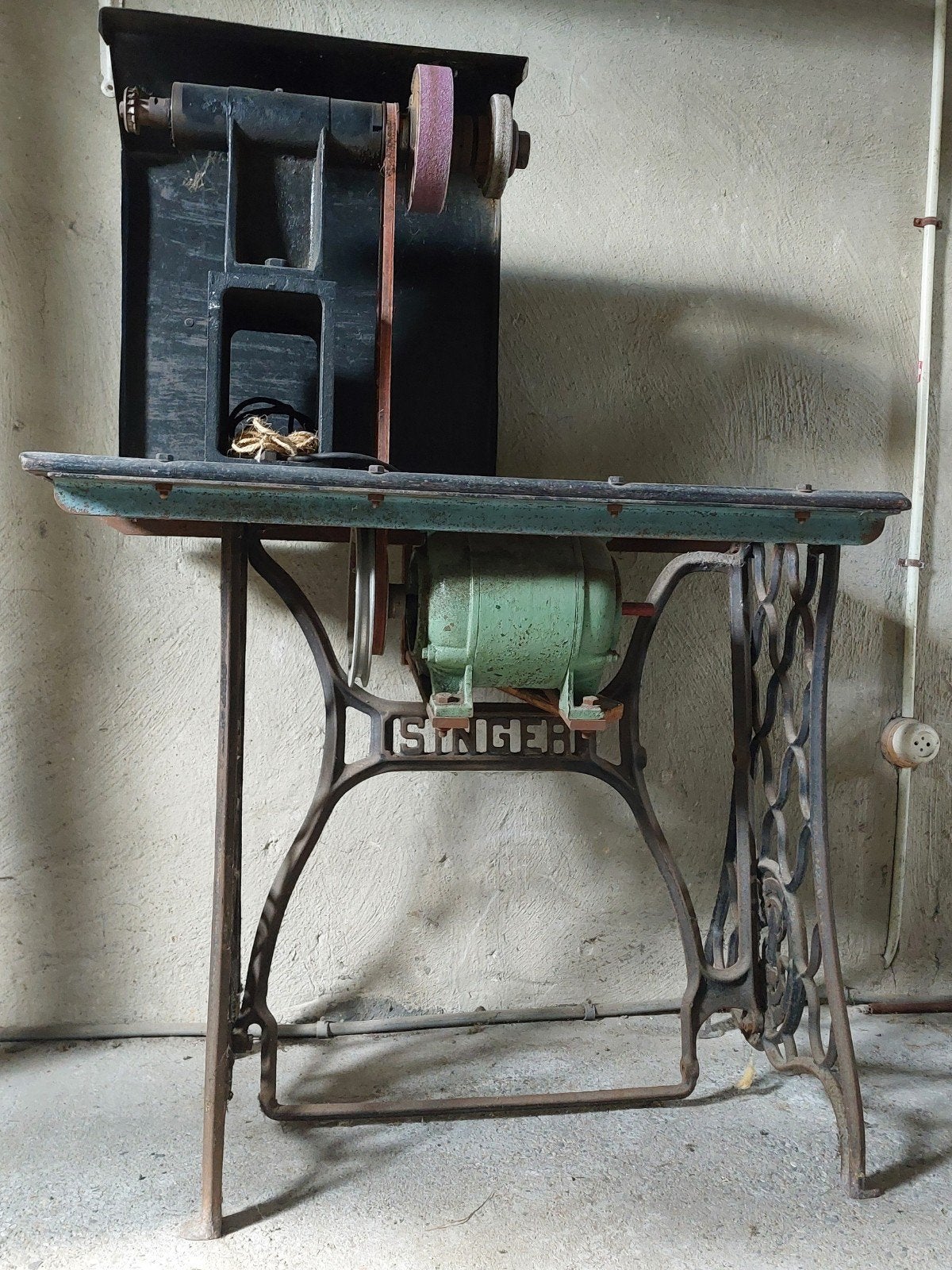 Machine om schoenen te bewerken op Singer voetstuk, Ophalen