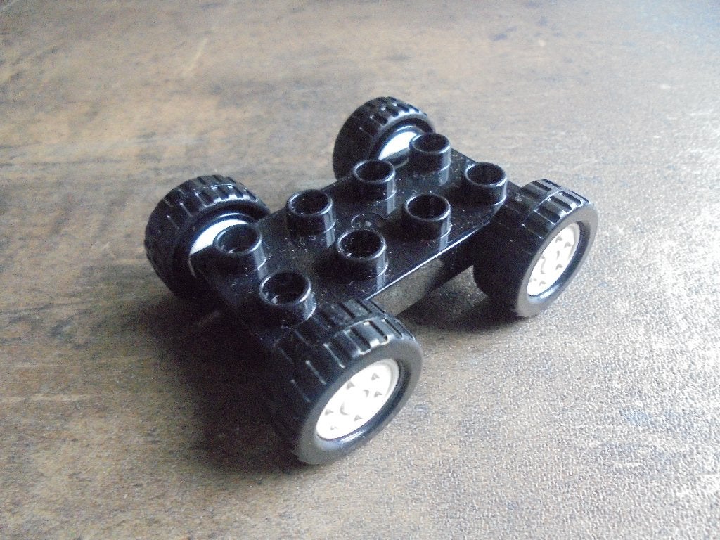 Lego Duplo Car Base 2x4 with Fixed Axles (zie foto's), Enlèvement ou Envoi, Utilisé, Briques en vrac, Duplo