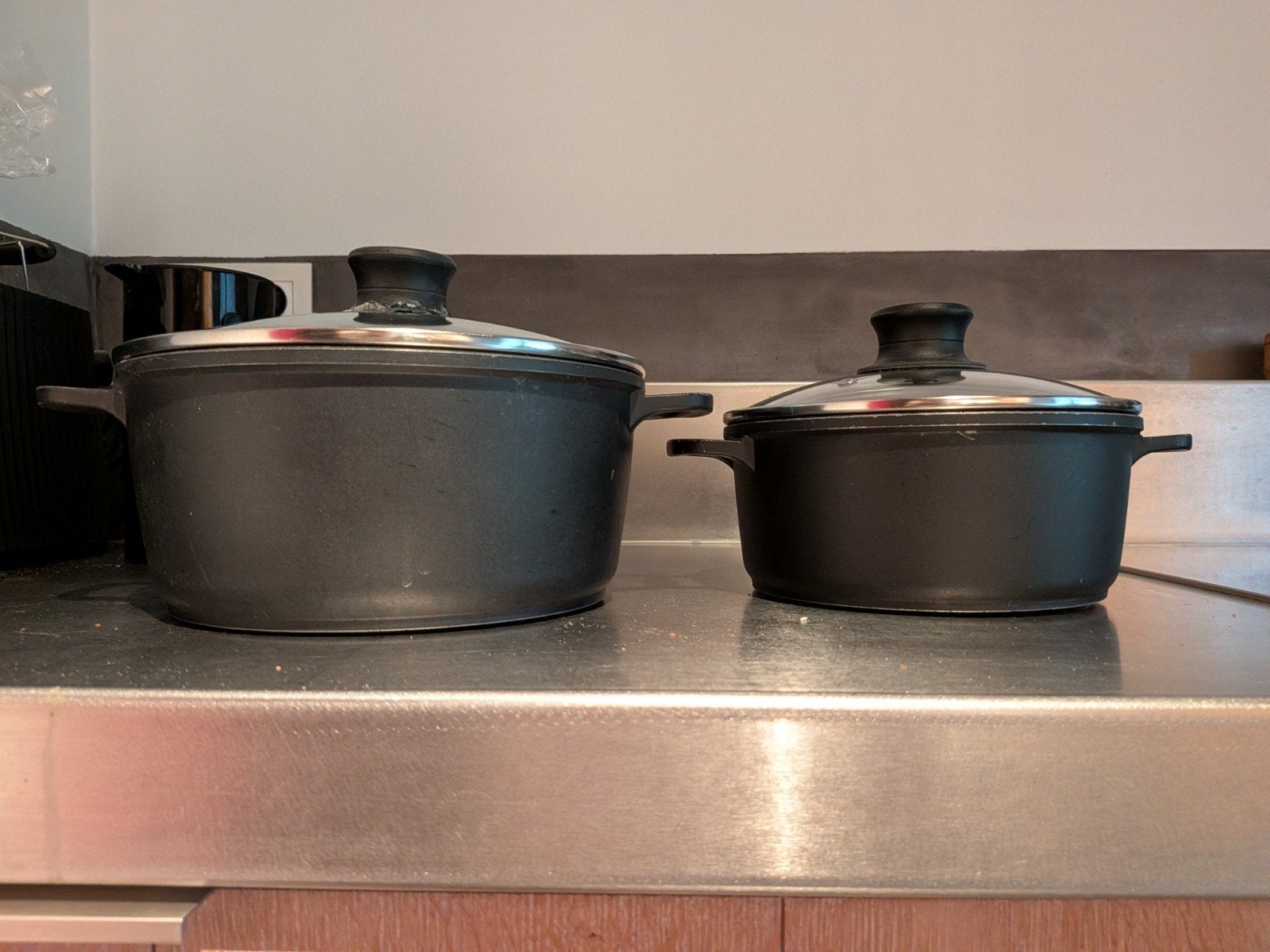 2 casseroles. 2 cooking pots, Ophalen