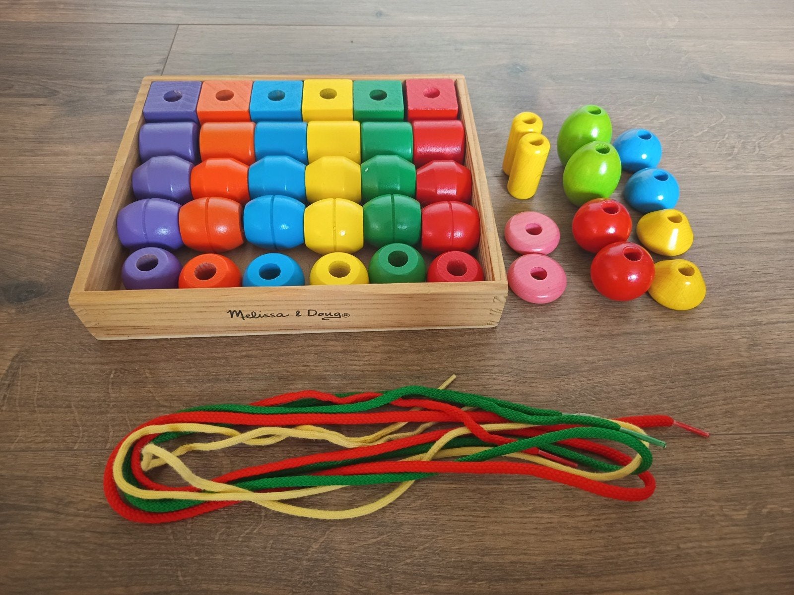 Melissa & Doug grote kralen (+ extra), Ophalen, Zo goed als nieuw