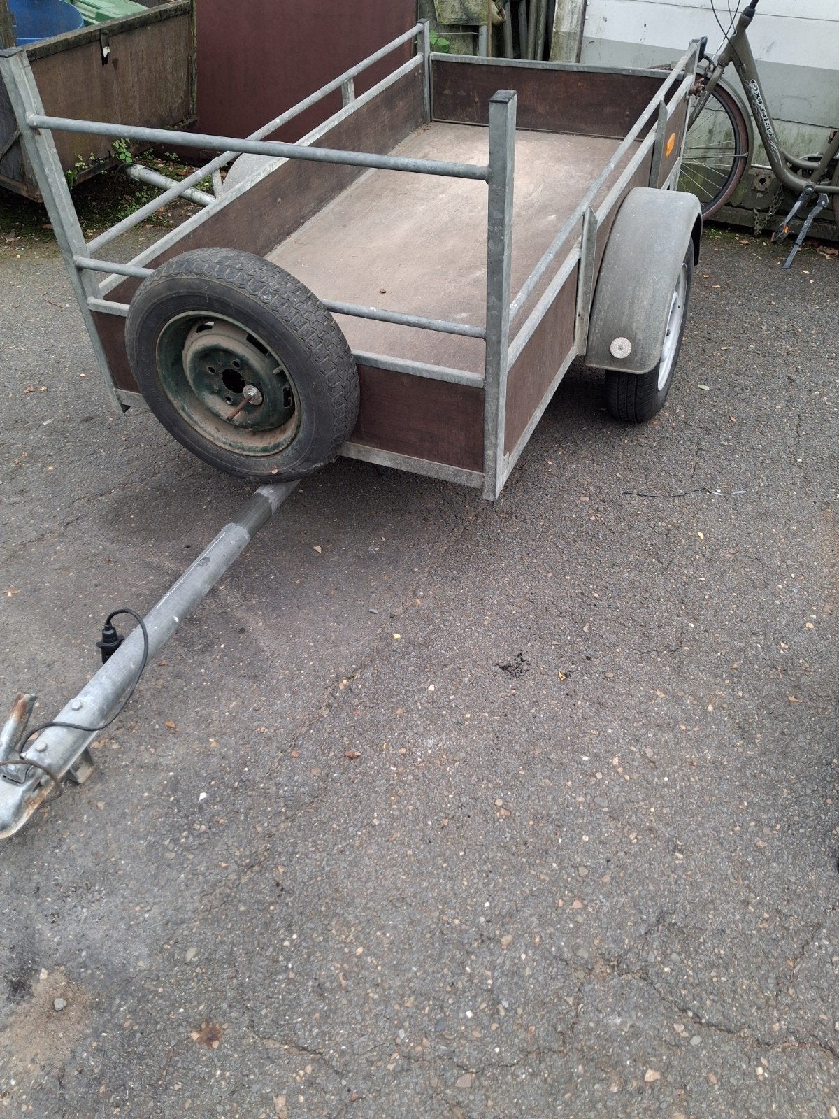 en kleine aanhangwagen, Ophalen, Gebruikt