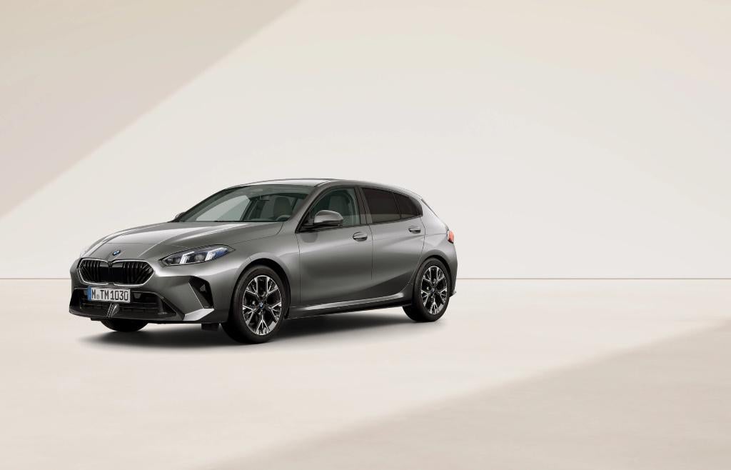 BMW 120 / M sportpakket  / Nieuw 0 km / automaat, Autos, BMW, Particulier, Série 1, Caméra 360°, ABS, Caméra de recul, Phares directionnels
