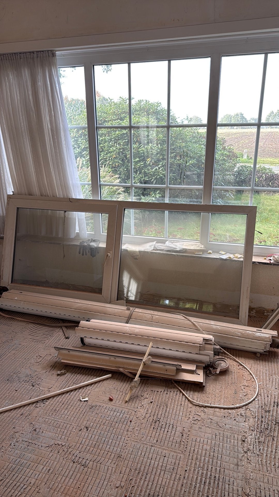 Bouw afval alluminium, staal, radiator en hout, Ophalen