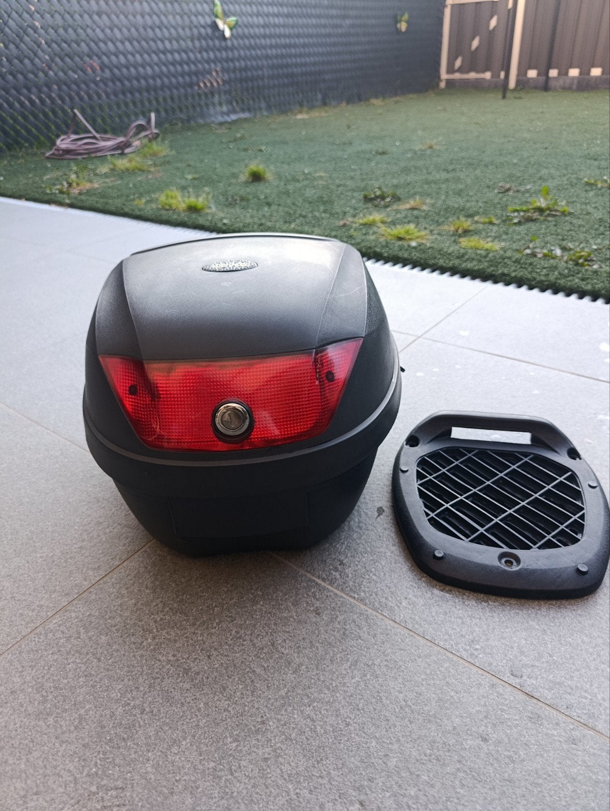 Universeel scooter/motor koffer (Moet vandaag weg!), Motoren, Accessoires | Koffers en Tassen, Ophalen, Zo goed als nieuw