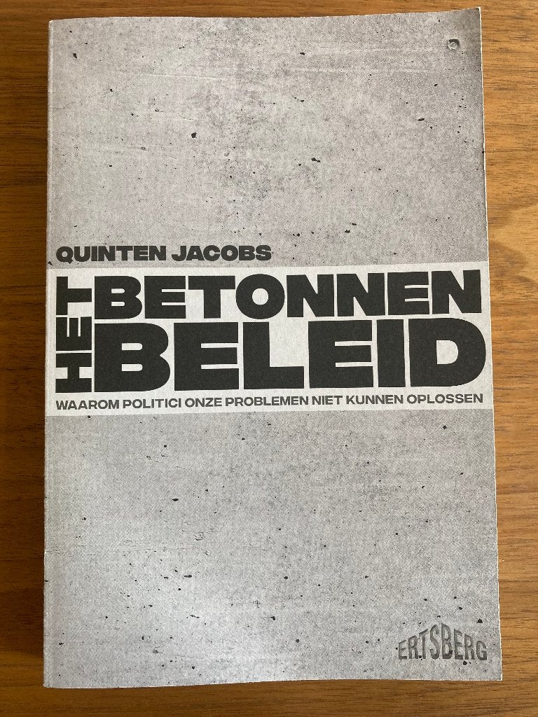 Het betonnen beleid - Quinten Jacobs, Quinten Jacobs, Ophalen of Verzenden, Zo goed als nieuw, Politiek en Staatkunde