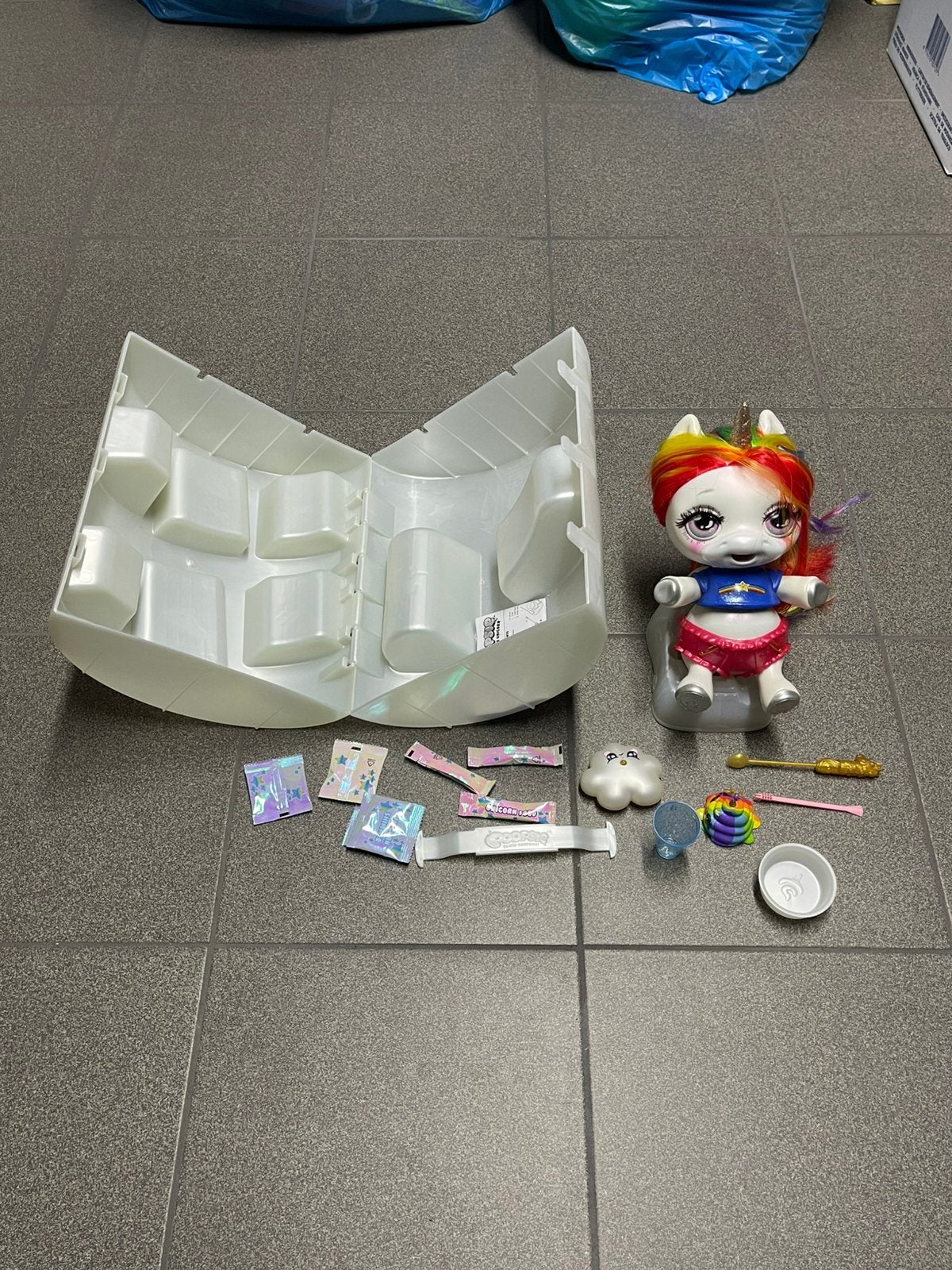 Poopsie - Rainbow Brightstar et Poey Puitton, Enlèvement, Utilisé