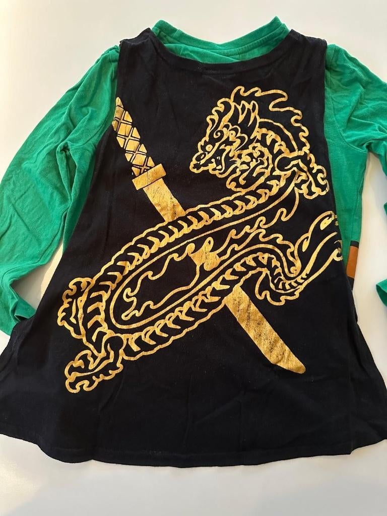 ninjago Lloyd 2-delige t-shirt met afneembare cape, Kinderen en Baby's, Carnavalskleding en Verkleedspullen, Ophalen, Gebruikt