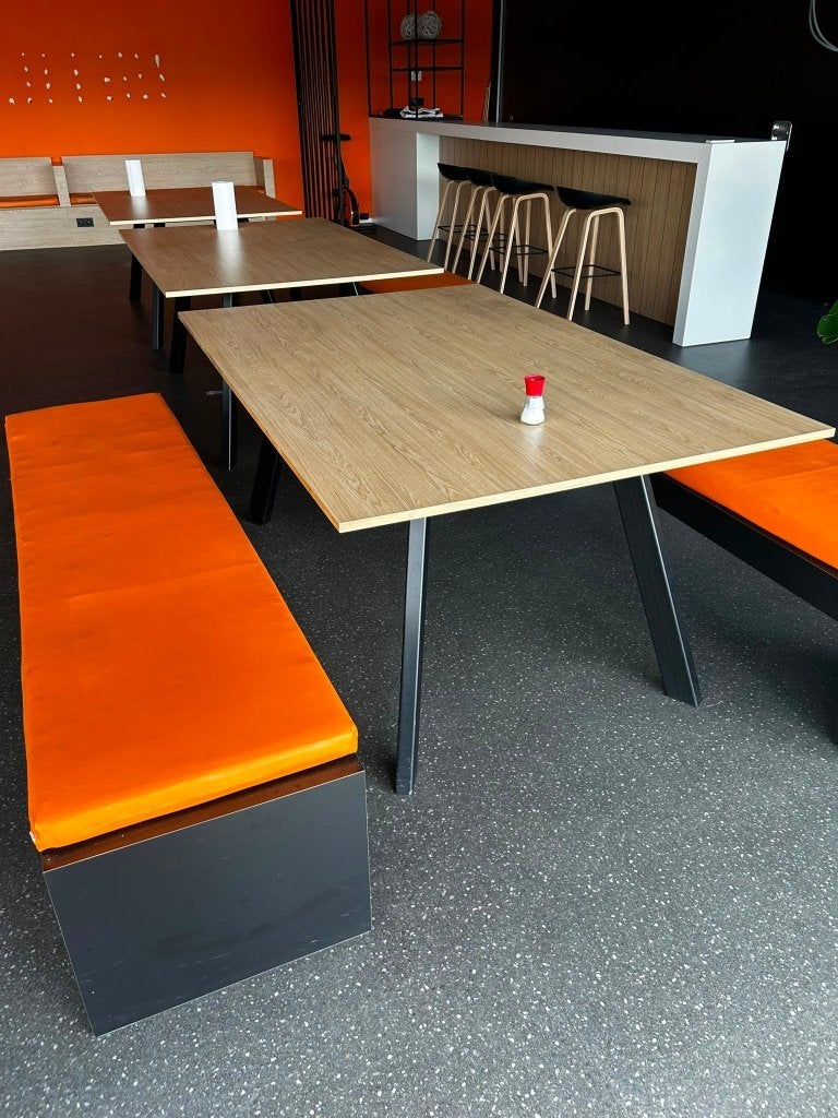 Meubelen uit bedrijfsrestaurant te koop, Enlèvement, Utilisé