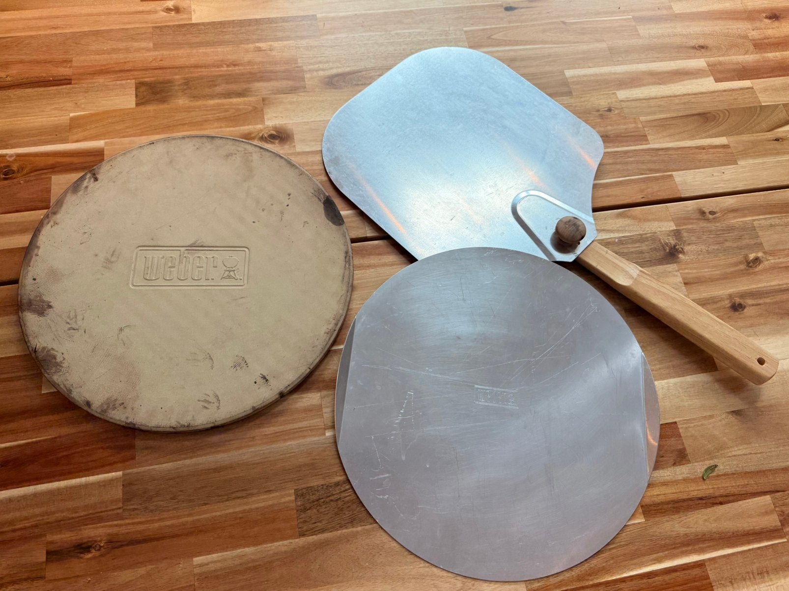 Pierre a Pizza Weber 36cm + plateau et pelle a pizzas, Jardin & Terrasse, Enlèvement, Utilisé
