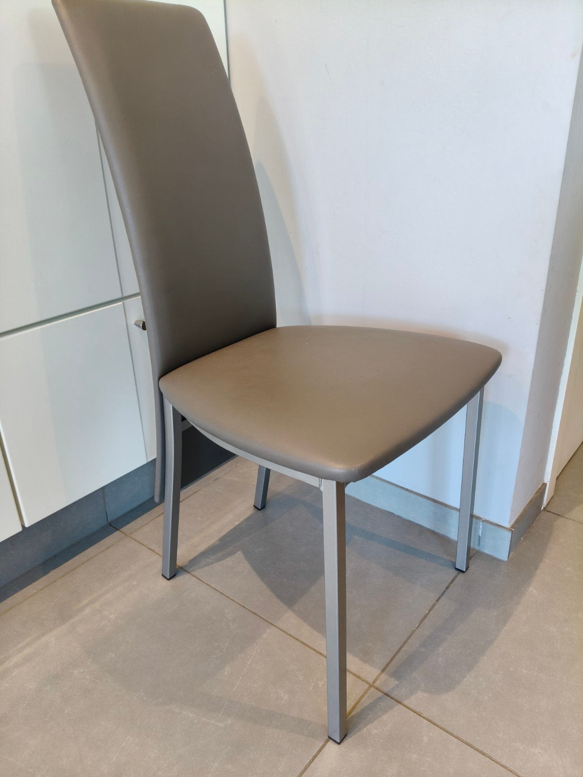 6 stoelen, Ophalen