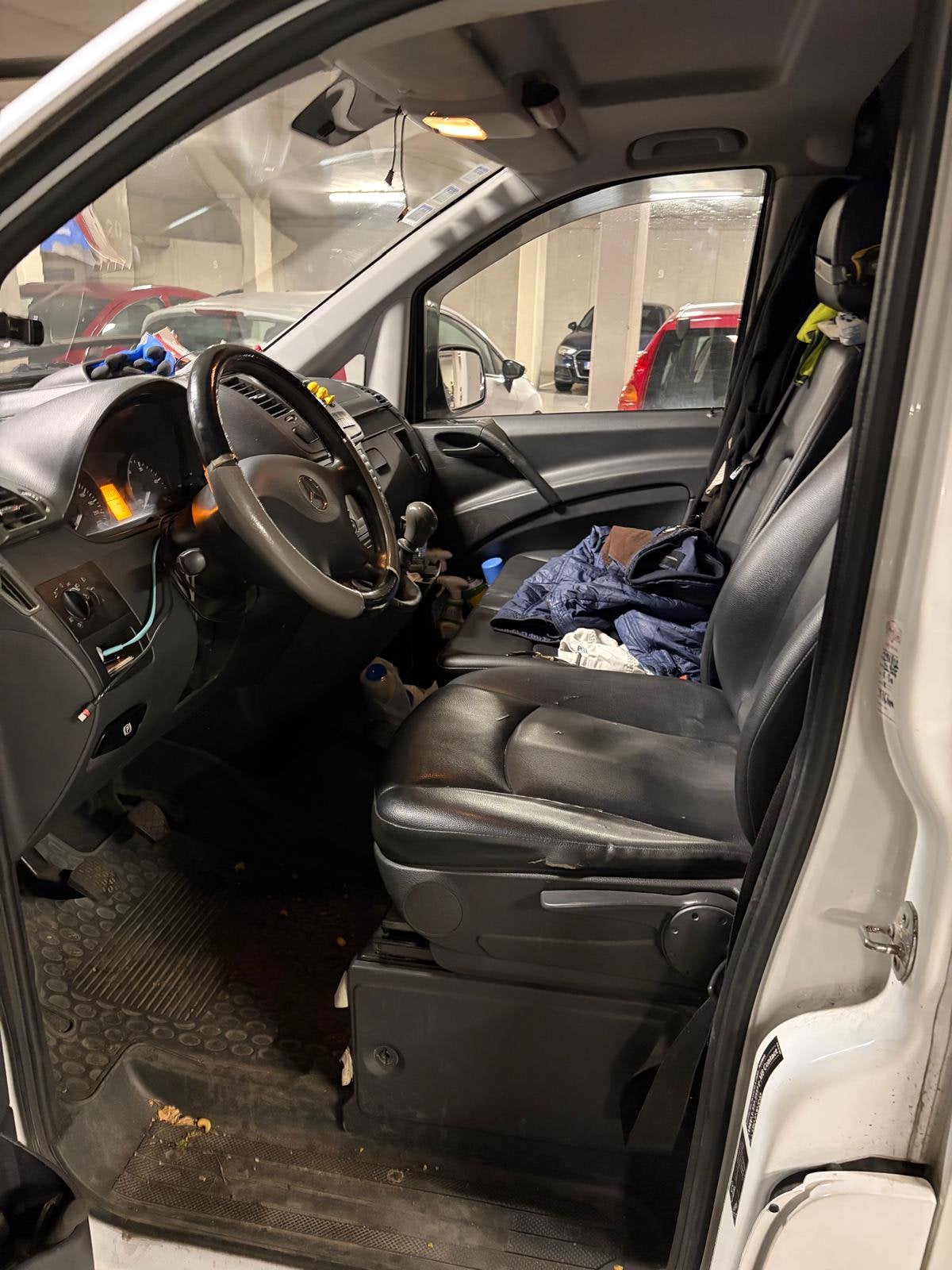 Mercedes vito 113 CDI, Auto's, Achterwielaandrijving, Zwart, Leder en Stof, Wit