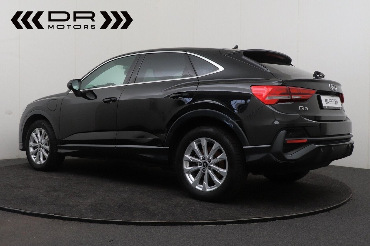 Audi Q3 45 TFSIe SPORTBACK - PLUG IN HYBRIDE - LED - LEDER, Auto's, Audi, 245 pk, 0 min, 0 kg, Zwart