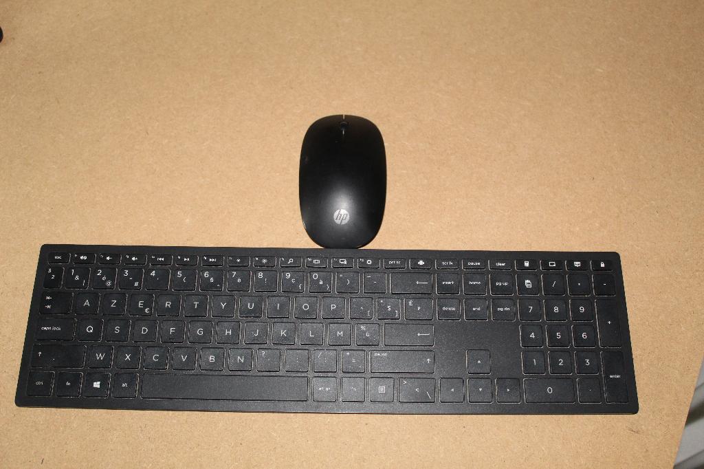 HP Pavilion Wireless Keyboard AZERTY en muis, Ophalen, Toetsenbord en muis-set, Azerty, Zo goed als nieuw