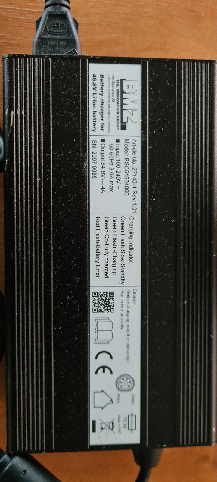 Chargeur de batterie BMZ BSC5460400 - 54,6 V 4A pour vélo él, Comme neuf