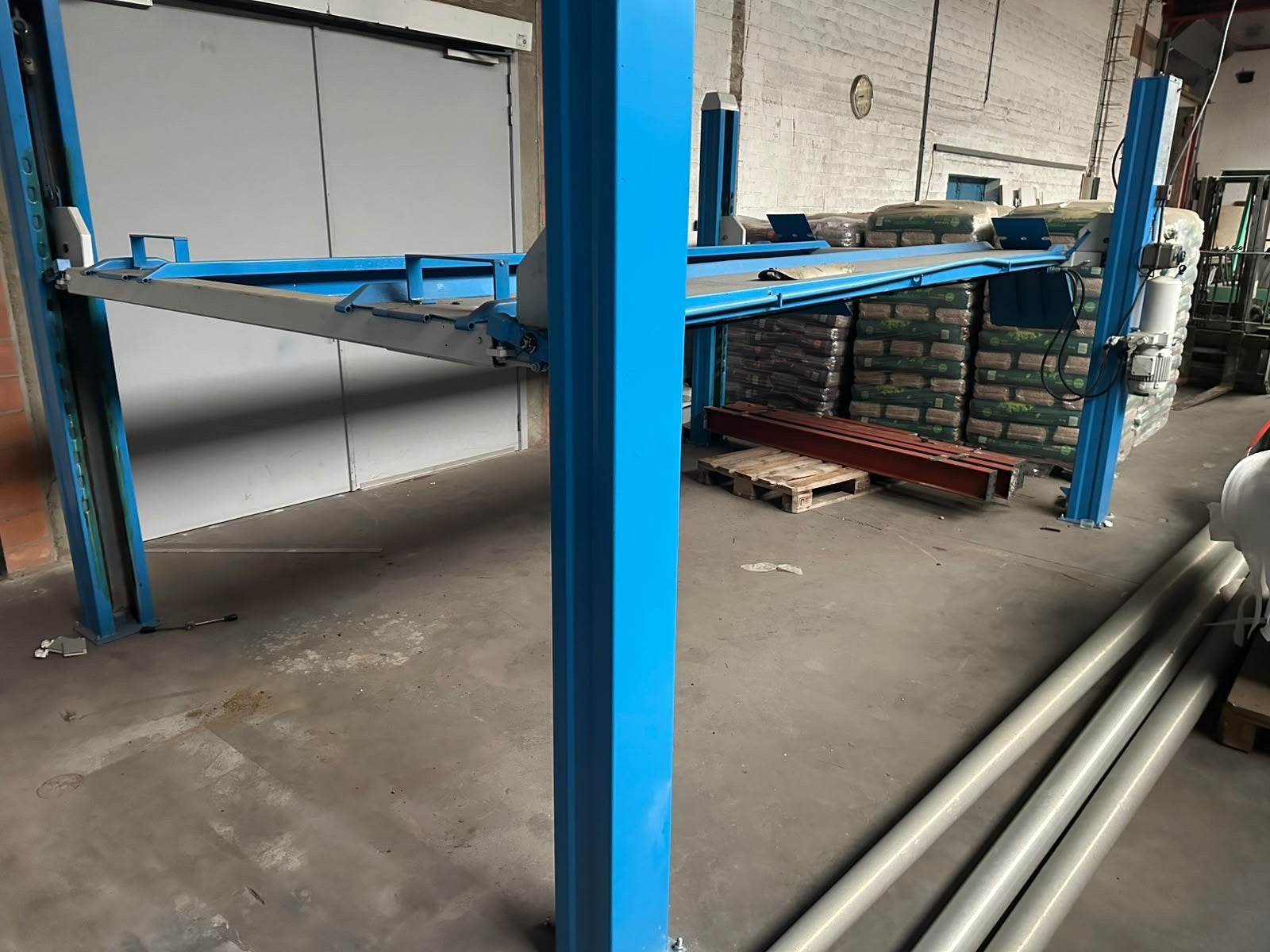 Vierkoloms hefbrug Meccaniche & Gozzi (2 ton), Ophalen