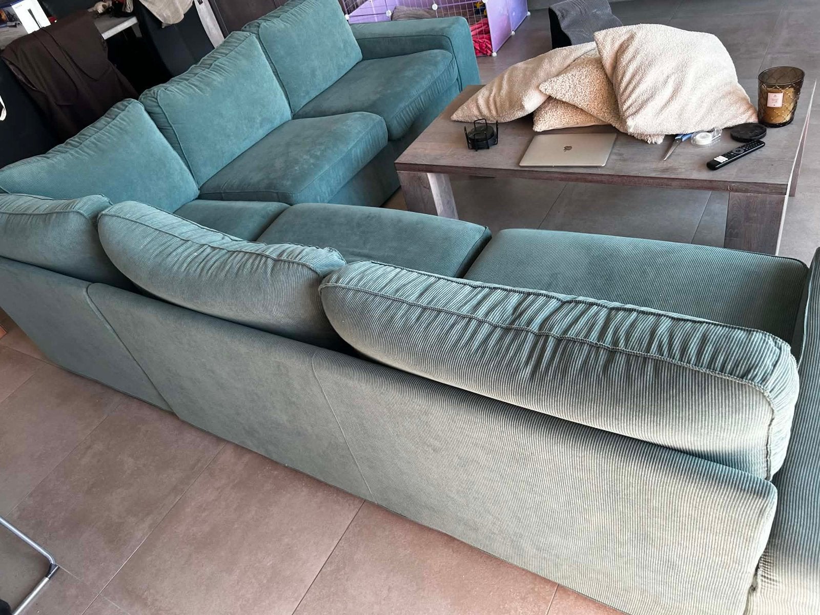 Ruime IKEA hoekzetel – 1 jaar oud – zeer goede staat, 75 à 100 cm, 250 à 300 cm, Banc d'angle, Quatre personnes ou plus