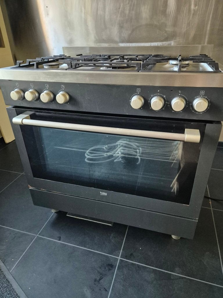Beko gasfornuis, vrijstaand, met oven, 90 cm, Huis en Inrichting, Keuken | Keukenelementen, Gebruikt, Minder dan 100 cm, 50 tot 100 cm