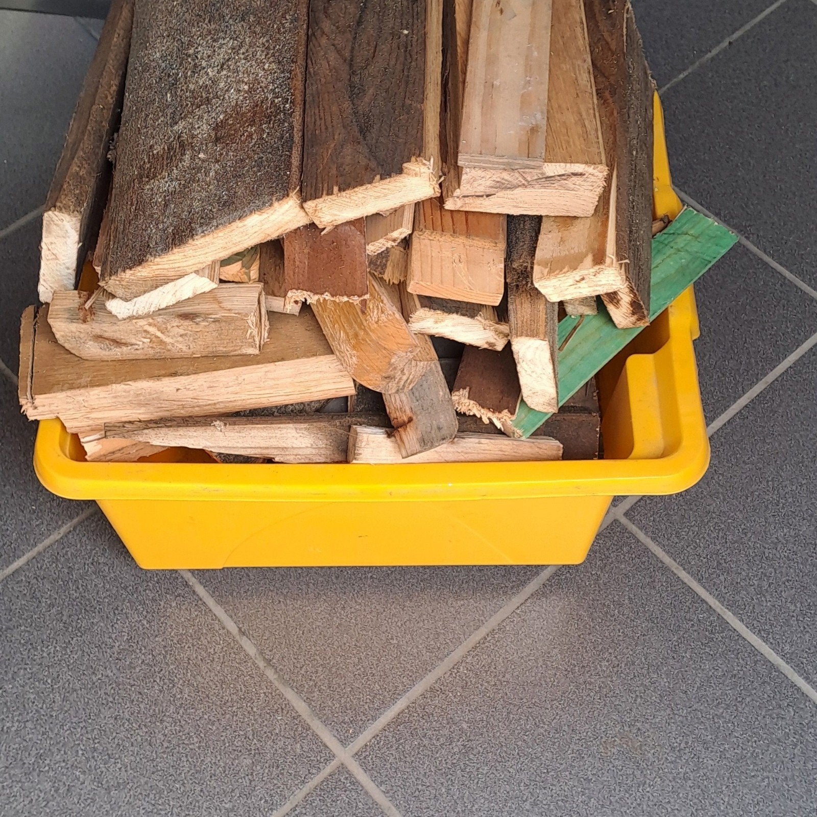 bois d'allumage grossier 10 kilos pour 5€, Jardin & Terrasse, Enlèvement, Autres essences de bois, Bûches