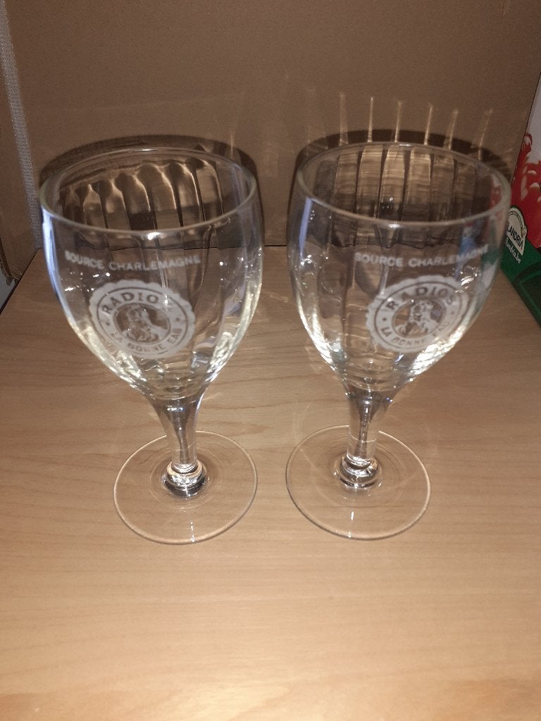 Verres sur pied  (eau ou limonade )"Source Charlemagne", Collections, Enlèvement, Utilisé, Verre à eau